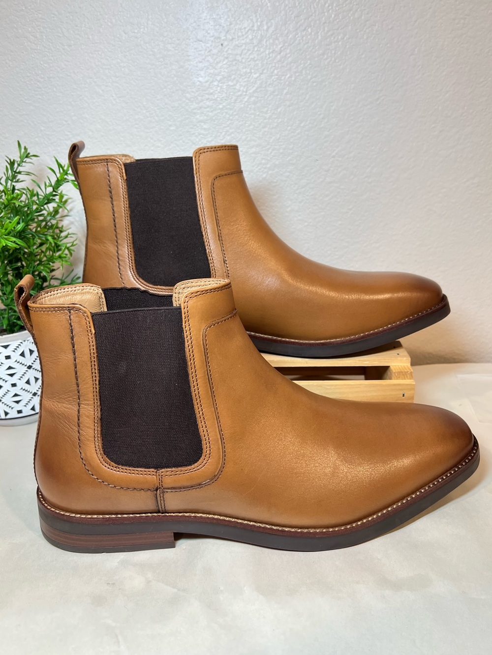 NWOT Johnston & Murphy “Borland” Tan Full Grain Leather Chelsea Boots | 9.5M